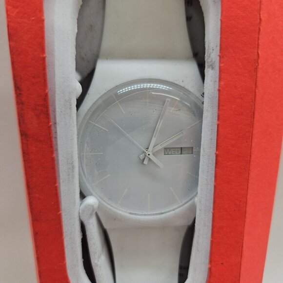 Swatch Watch 2010 "White Rebel" SUOW701 Day/Date Swiss Quartz - Picture 2 of 5
